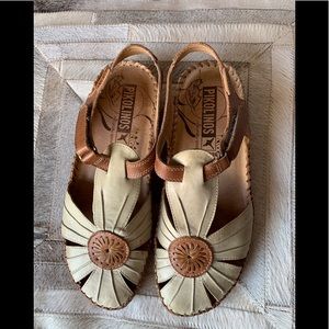 Pikolinos Puerto Vallarta t-strap shoes